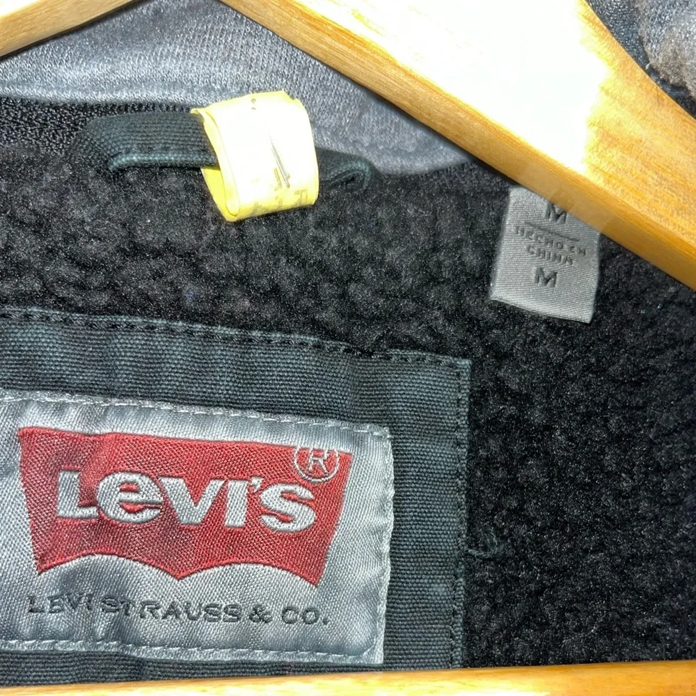 Levi’s Sherpa Lined Chore Jacket with Removable Hooded Sweatshirt; Medium Mens